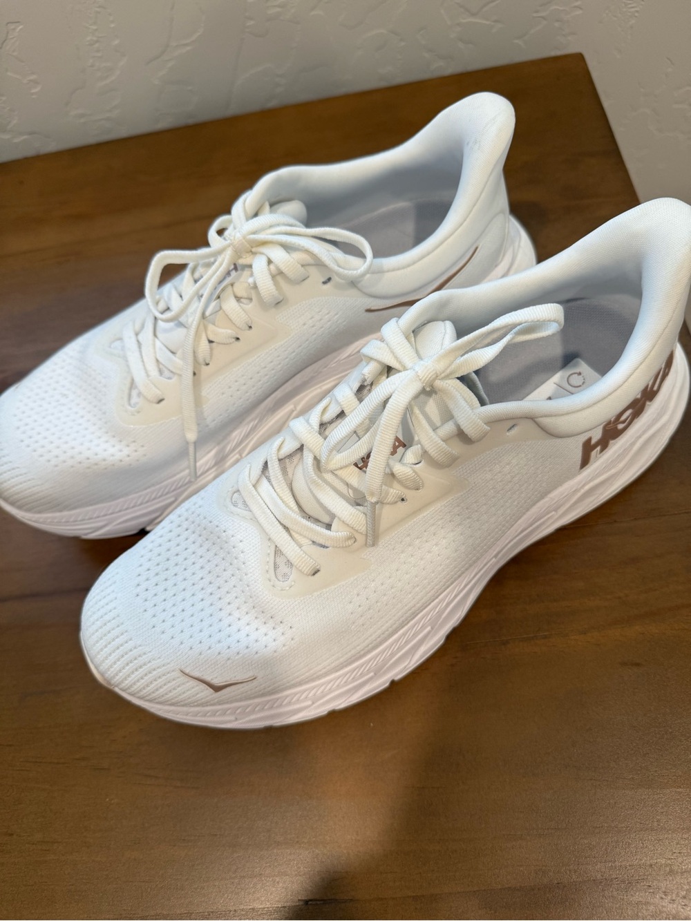 HOKA Arahi 7 Women’s Blanc de Blanc Rose Gold Running Shoes - Picture 2 of 6